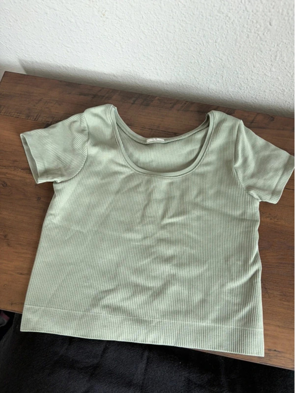 Youth Athleta Girl green seamless cropped tee.